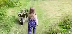 Little Girl\'s Reaction To Father Is Priceless